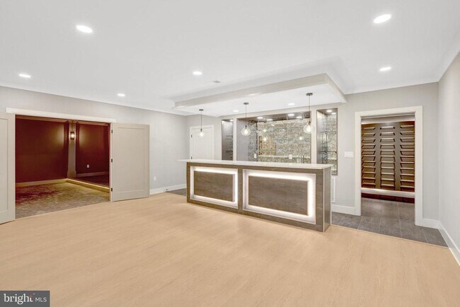 Building Photo - 6226 Kellogg Dr