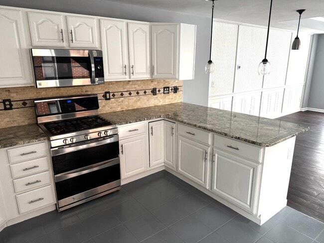 Building Photo - 133 Walton St