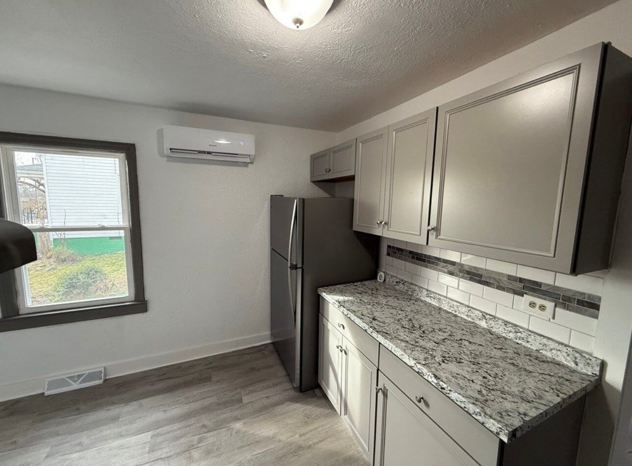 Building Photo - 775 Melrose Ave