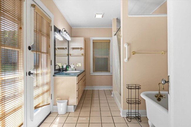 Building Photo - 255 Grant St