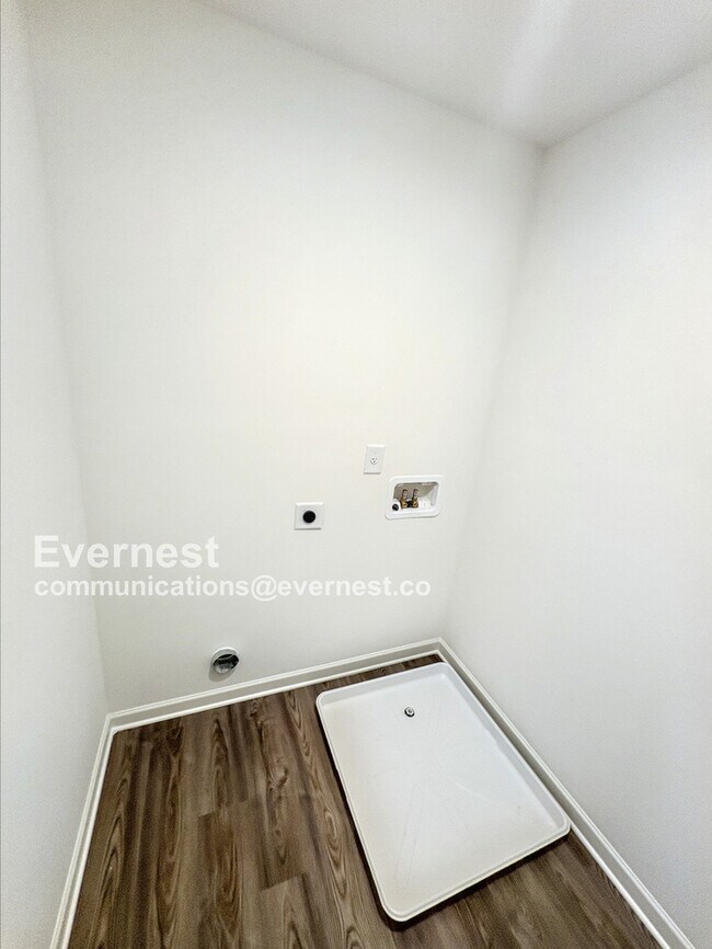 Building Photo - 129 Flowering Cherry St