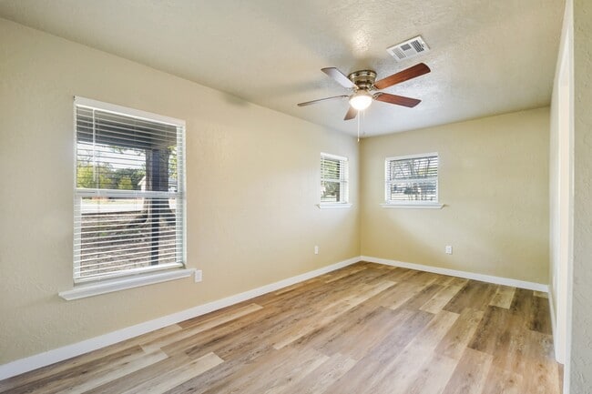 Building Photo - 243 Orchard St