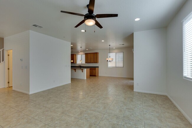 Building Photo - Gorgeous one story 4 bedroom 2 Bathroom Ho...
