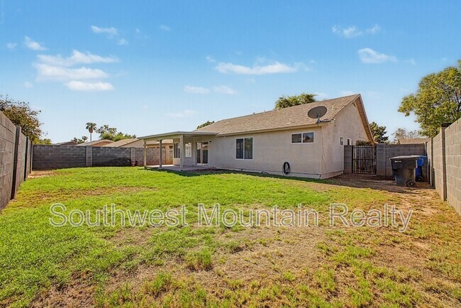 Building Photo - 2272 E Remington Pl