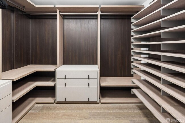 Building Photo - 2121 Webster St