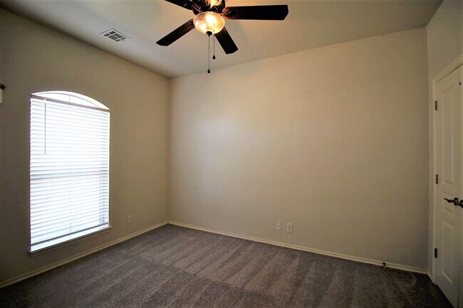 Building Photo - Beautiful 4 Bed 2 Bath in Edmond