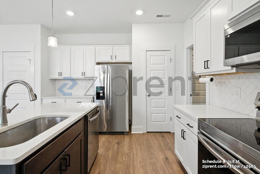 Building Photo - 203 Hudson Dr