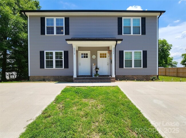 Building Photo - 2210 Brookview Ave