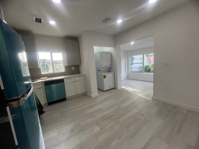 Building Photo - 1824 NW 49th St