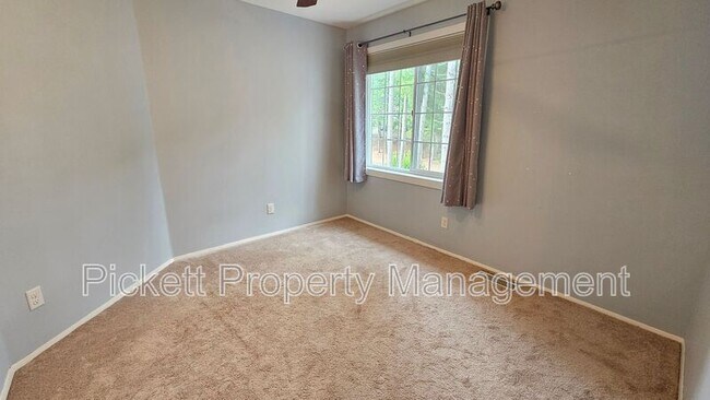 Building Photo - 6559 Gleneagle Ave SW