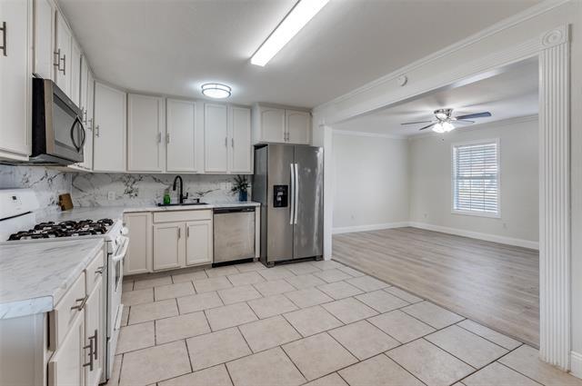 Building Photo - 222 Moore St