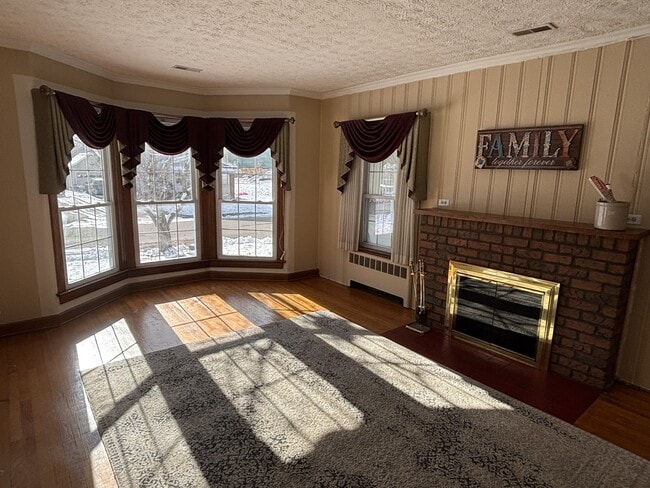 Building Photo - 18 Bender St NE