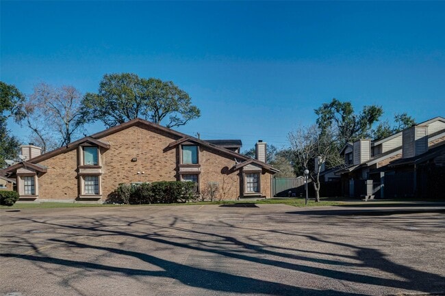 Building Photo - 200 Pecan Dr