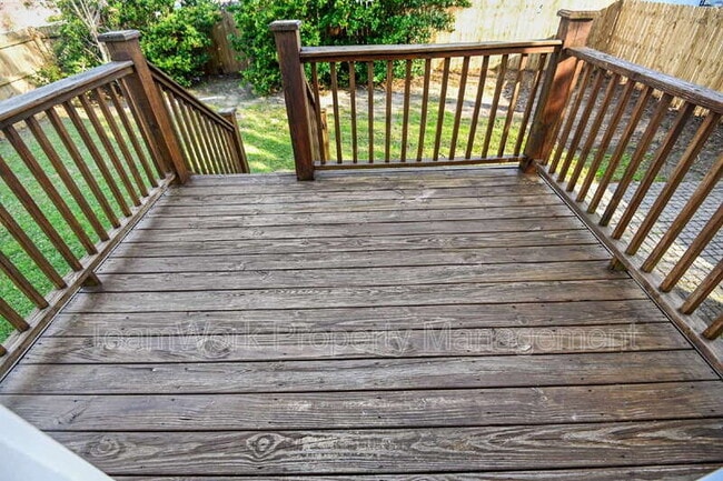 Building Photo - 1124 5th Ave