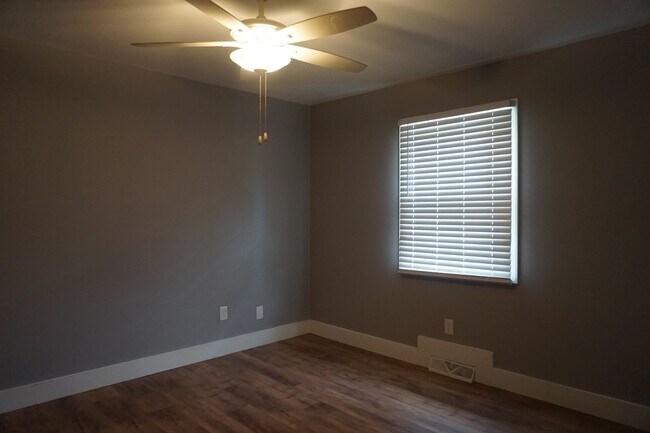 Building Photo - 814 Lorraine Dr