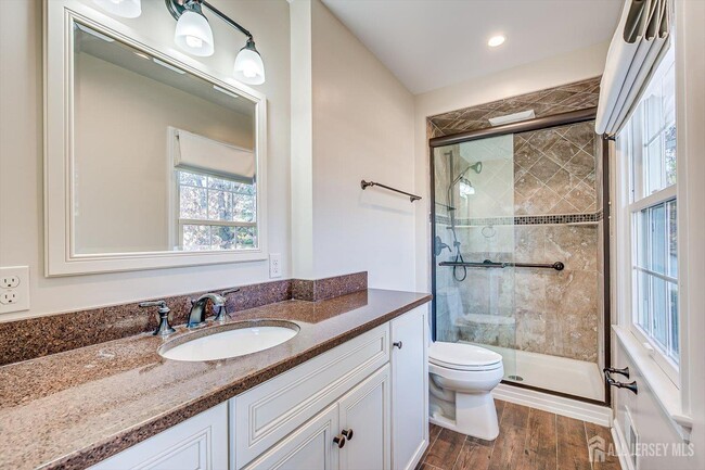 Building Photo - 15 Howell Ave