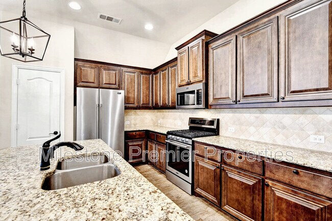 Building Photo - 520 Endicott Dr