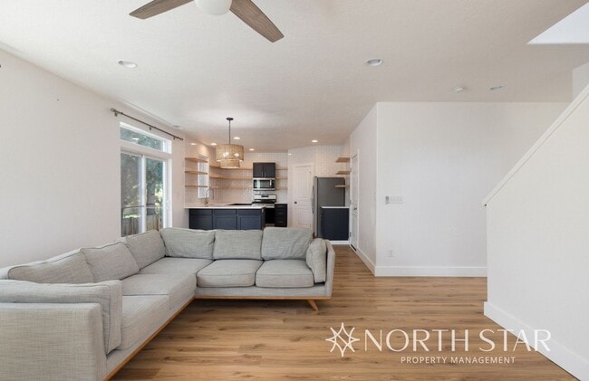 Building Photo - Recently Renovated 3 Bed, 2.5 Bath w/ Offi...