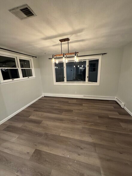 Building Photo - 8 Rustlewood Dr