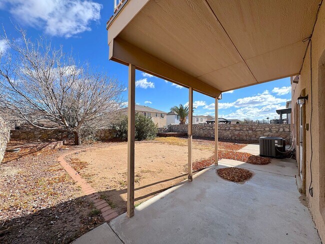 Building Photo - 11028 Acoma St