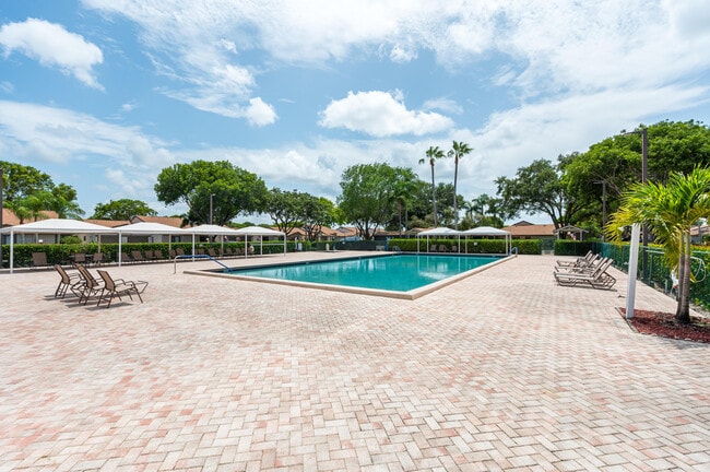Building Photo - 18615 Breezy Palm Way