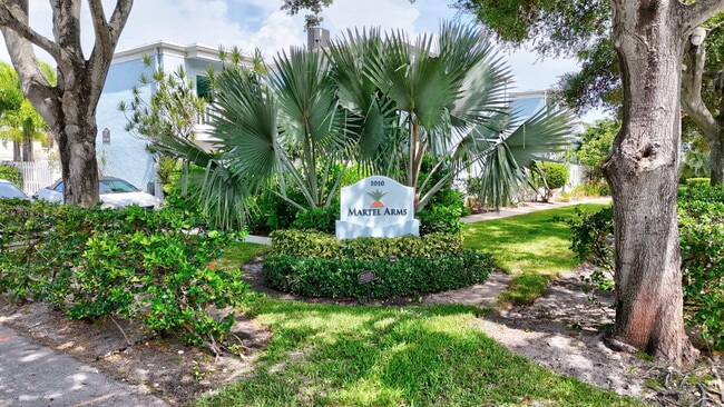 Building Photo - 1010 NE 8th Ave