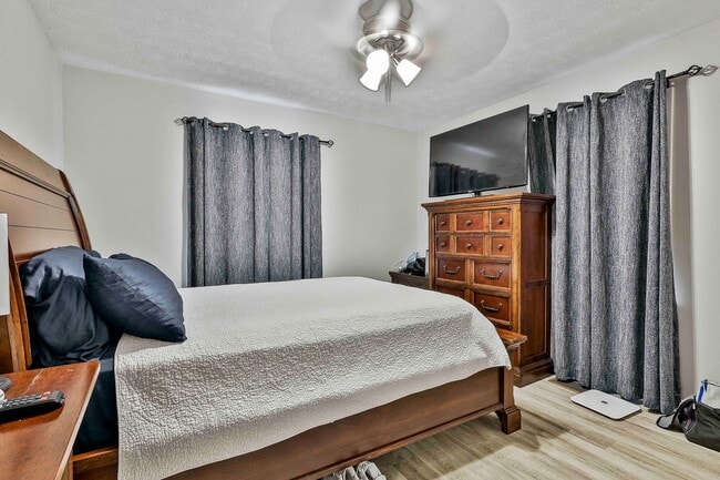 Building Photo - Renovated Peachtree City Ranch Close to Ev...