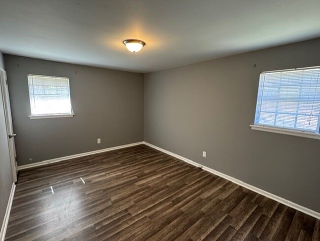 Building Photo - NO DEPOSIT REQUIRED!  $50 VISA GIFT CARD!!...