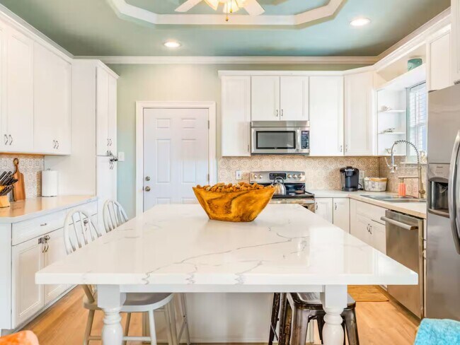 Building Photo - 986 Bahama Dr