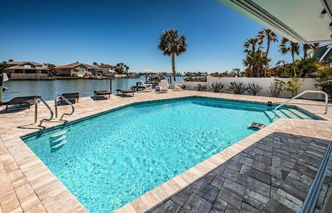 Building Photo - 2180 Dolphin Blvd S