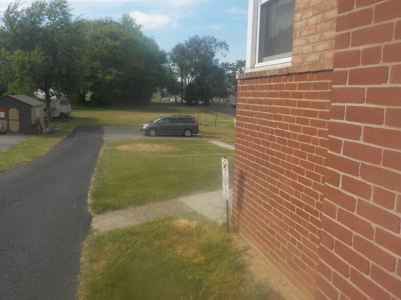 Overflow parking/gardening - 4832 E Trindle Rd