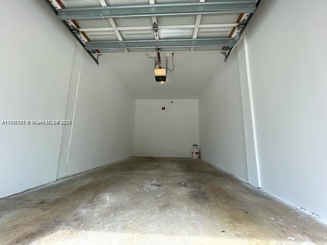 Building Photo - 761 N Pine Island Rd