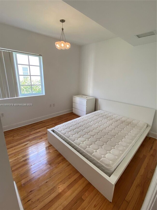 Building Photo - 1219 Meridian Ave