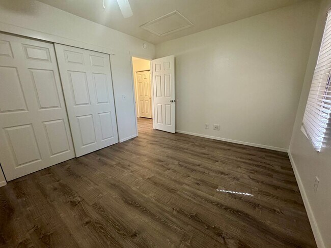 Building Photo - 2 Bedroom, 1 Bath Apartment in Bullhead City – Some Utilities Included!