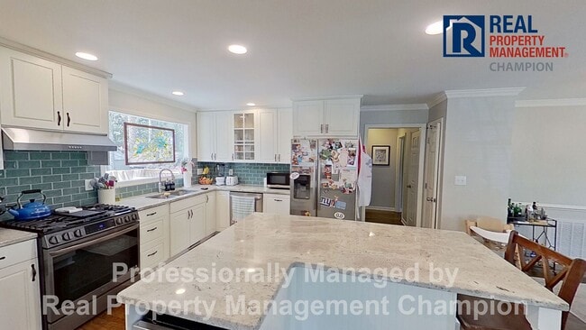 Building Photo - Immaculate 5 BD/3 BD Home w/Park Like Setting Near Cape Fear Country Club