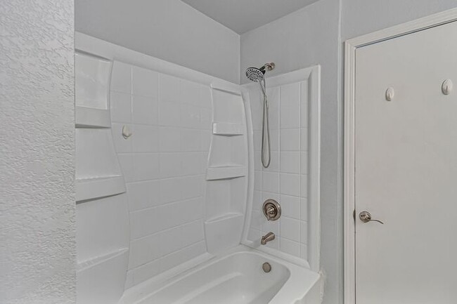 Building Photo - Charming 3 Bedroom Home in Quiet Orchard Mesa Cul-de-Sac