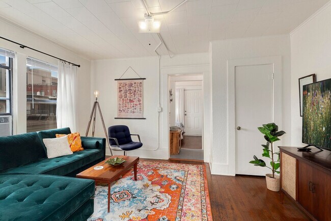 Building Photo - 110 W Meadow St