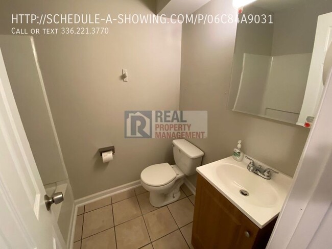Building Photo - Pristine 2 Bed / 2 Bath Condo on Glendale ...