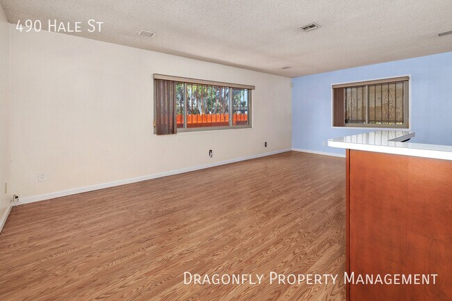 Building Photo - 490 Hale St