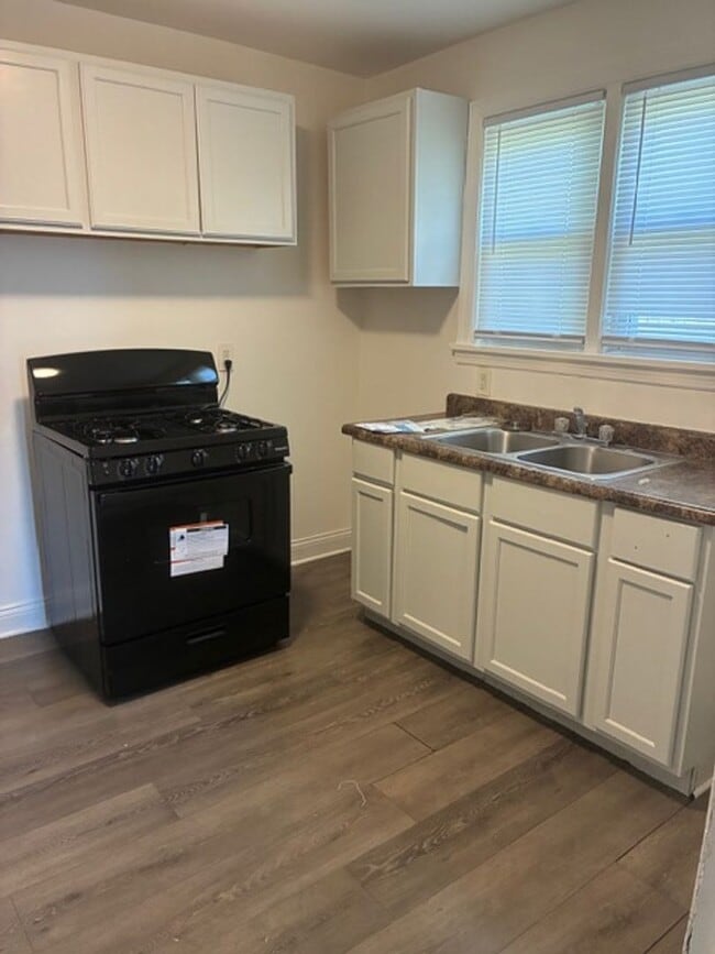 Building Photo - Spacious Living! Near Highway! Private Vibes!