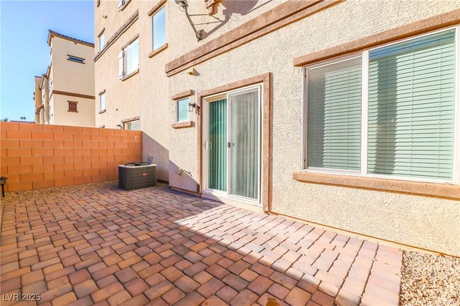 Building Photo - 1525 Spiced Wine Ave