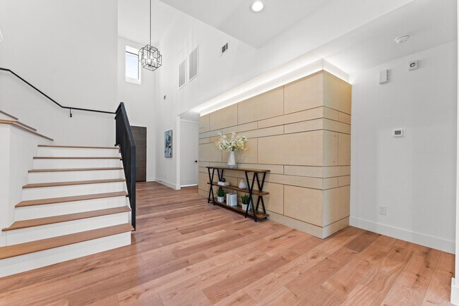 Building Photo - 6711 Housman