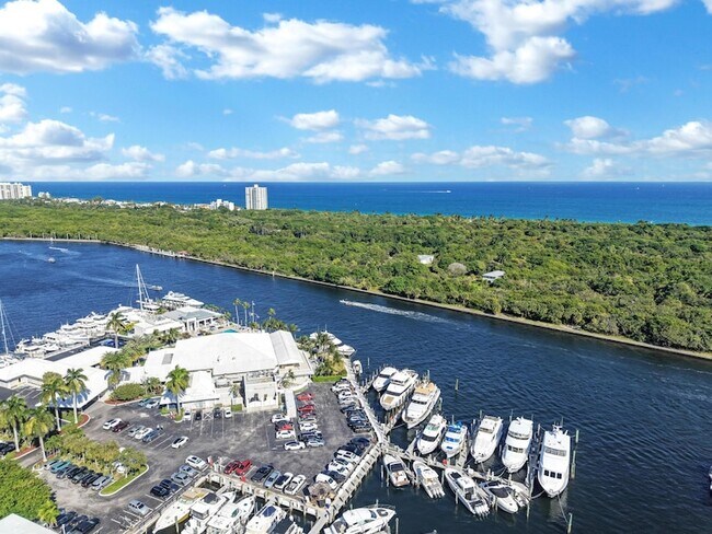 Building Photo - 2555 NE 11th St