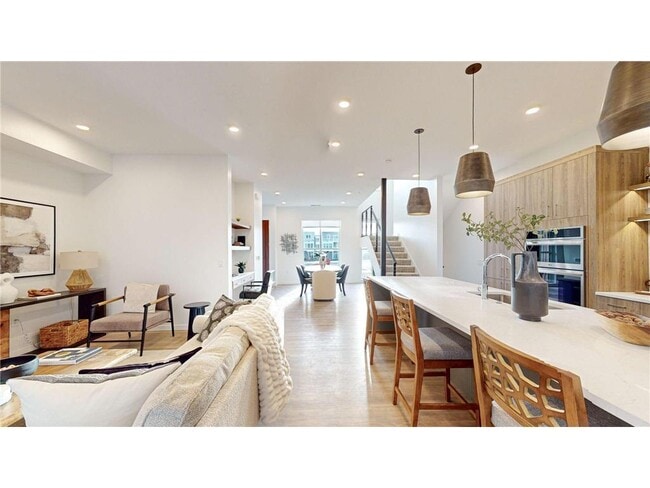 Building Photo - 4 West Dr