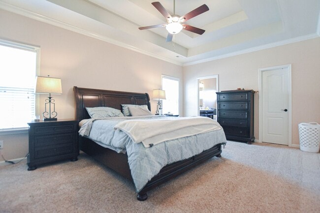 Building Photo - Pet Friendly Three Bedroom!