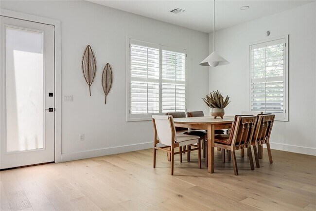 Building Photo - 1809 Pasadena Dr