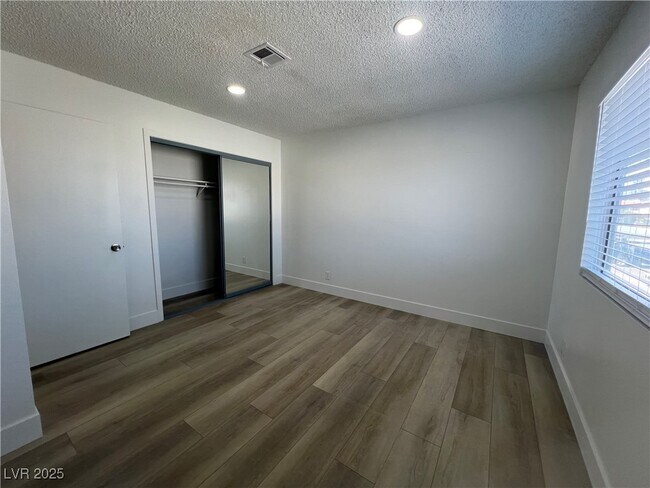 Building Photo - 1498 Tamareno Cir