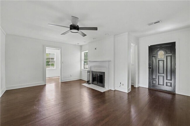 Building Photo - 2352 2nd Ave