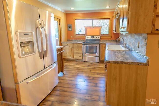 Building Photo - 944 Clover Dr