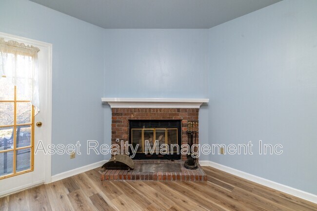 Building Photo - 136 Durwood Rd